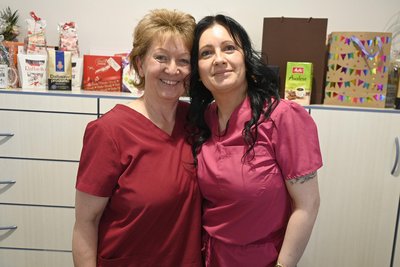 Stephanie Richter (rechts) und Heike Möckel arbeiteten von Anfang an als Schwestern in der Praxis.
