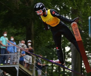 Anna-Fay Scharfenberg vom SC Zella-Mehlis hat in Pöhla die Gesamtführung im Ladies-Alpen-Cup verteidigt. Auch auf der letzten Station der Serie dieses Wochenende in Bischofsgrün zog sie noch mal voll durch. 