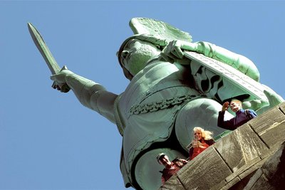 Kurzer Stopp beim Namensgeber: Wer dem Hermannshöhenweg von Bielefeld aus weiter in Richtung Süden folgt, landet zwangsläufig auch am 1875 vollendeten Hermannsdenkmal.