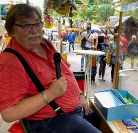 Klaus Illgen vom Mittelsächsische Schaustellerverband ist der Macher des Festes. "Wir mussten Schaustellern auch absagen, der Park hat nur begrenzt Platz."