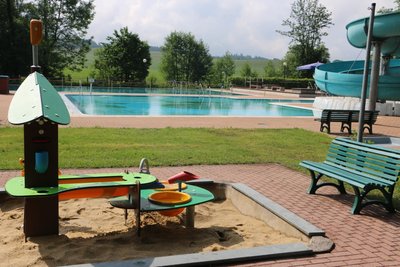 Neu ist der Matschspielplatz für die Kleinen.