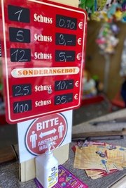 Corona lässt grüßen: Beim Fest waren auch überall Desinfektionsmittel aufgestellt.
