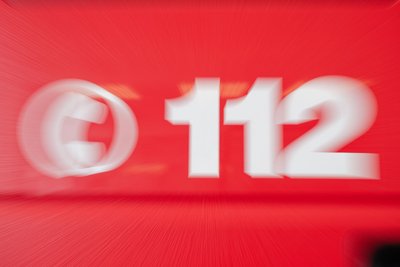 Die sechs Bewohner können das Haus rechtzeitig verlassen und bleiben unverletzt. (Symbolbild)