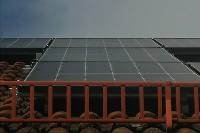 Die bekleckerten Paneele der geleasten PV-Anlage sind inzwischen ausgetauscht.