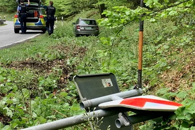 Ein Skoda ist auf der S 275 von der Fahrbahn abgekommen.