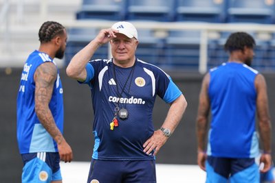 Dick Advocaat ist mit 78 Jahren der älteste Trainer im Turnier.