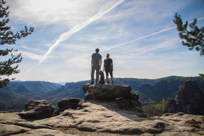 Schöner Aussichtspunkt am Malerweg: die Goldsteinaussicht in der Sächsischen Schweiz.