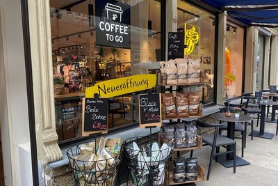Nach Umbau und Renovierung ist die Tchibo-Filiale an der Burgstraße/Ecke Enge Gasse wieder eröffnet worden.