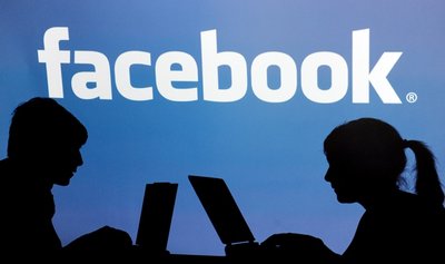 Facebook plant ein neues Karriere-Netzwerk: Mit "Facebook at Work" sollen sich Mitarbeiter untereinander austauschen können.