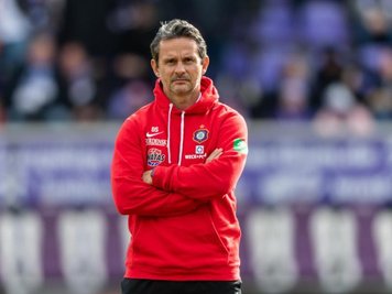            Aues Trainer Dirk Schuster