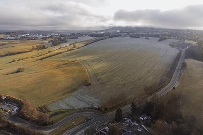 Ein linksseitig der B 95 geplanter Solarpark zwischen Wiesa und Annaberg-Buchholz soll kleiner ausfallen. Ein Entwurf regelt die Details.