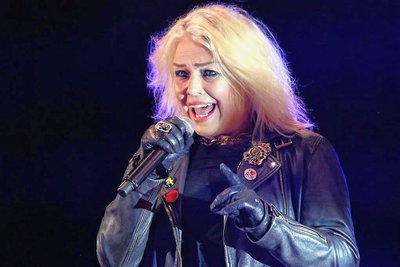 Kim Wilde. 