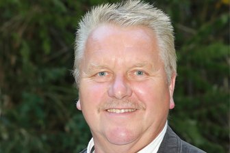 55 Einwohner verschwunden: Warum sich dieser Ort im Vogtland mit dem Statistischen Landesamt anlegt - Stephan Meinel (67, Bürger für Eichigt) ist seit 2021 ehrenamtlicher Bürgermeister von Eichigt.