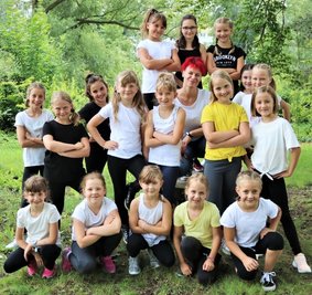 Vor dem Sommerfest an der Georgenkirche Flöha waren Tanzmäuse des Nachwuchsfördervereins ziemlich aufgeregt. Aber machten ihre Sache sehr gut und erhielten viel Applaus. 