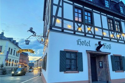 Am 25. Januar gibt der Pächter die Schlüssel ab: Das Hotel "Roß" am Markt in Zwönitz.