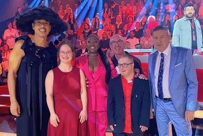 Herzklopfen pur bei "Let's Dance" in Köln: (von links) Jorge González, Patricia Schramm, Motsi Mabuse, Jörg Dünnebier, Daniel "Pauschi" Pausch und Joachim Llambi. 