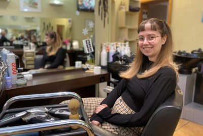 Zukunft Handwerk: Justine Wanke (22) ist beste Friseurmeisterin ihres Jahrganges. Sie arbeitet im Salon „Haararbeiten“ in Freiberg und unterrichtet bei der Friseurinnung in Chemnitz.