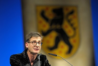 Der mit dem Auftragswerk betraute Komponist Ludger Vollmer hat zahlreiche Preise gewonnen, so 2014 den Weimar-Preis.