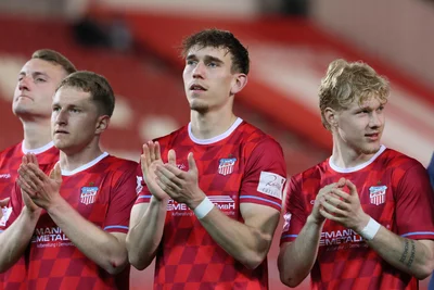 Nach dem 1:0 am Freitag gegen den BFC Preussen wollen Lennert Möbius (Zweiter von rechts) und der FSV Zwickau auch im Pokal feiern.