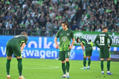 Für den VfL Wolfsburg geht es im direkten Duell mit dem FC St. Pauli um das Erreichen des Relegationsplatzes. (Archivbild)