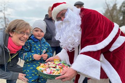 Peggy und Jim Rauh auf dem Schönberger Weihnachtsmarkt. 