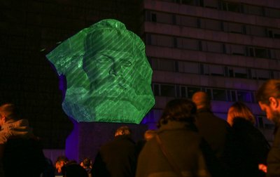Wie hier beim "Nischel-Jubiläum" 2021 soll der Chemnitzer Karl-Marx-Kopf auch zur Kulturhauptstadt 2025 für Kunstaktionen genutzt werden.  