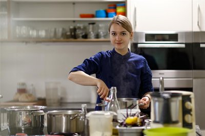 Bei Hanna Lehmann bleibt der Herd in der eigenen Wohnung kalt, Heiligabend kocht ihre Mutter.