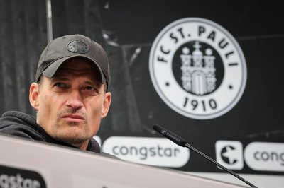 Trainer Alexander Blessin und der FC St. Pauli gehen wohl getrennte Wege. (Archivbild)