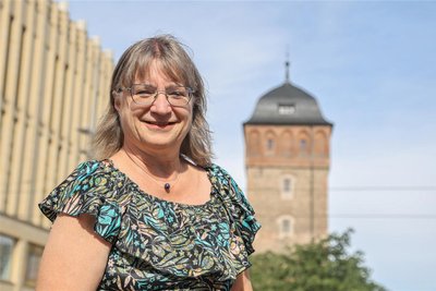 Gästeführerin Karin Meisel liebt es, Touristen ihr Chemnitz zu zeigen. An Details in der Stadt würde sie aber gern etwas verbessern.
