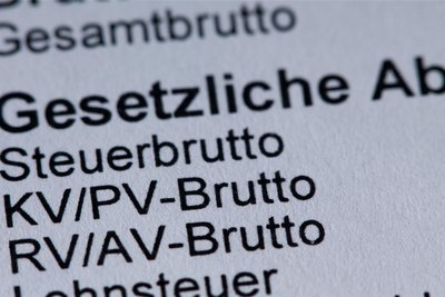 Die Abgaben für Sozialversicherungen wie Kranken-, Pflege- oder Arbeitslosenversicherung werden einer Studie zufolge in den kommenden Jahren stark ansteigen.