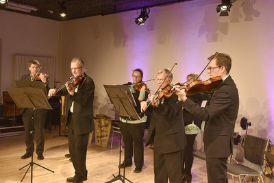 Die Streichergruppe Erlbach gibt am Sonntag, 19 Uhr, ihr Frühlingskonzert in der Kirche Erlbach.