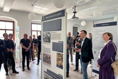 Im Mai hat Projektmitarbeiter Dr. Mykola Boroyk (v. 2. r.) durch die Ausstellung „Sachsenburg“ geführt.
