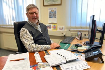 Johannes Voigt, Bürgermeister der Gemeinde Königshain-Wiederau, zeigt sich glücklich über die Lösung, das Bürgerhaus wiederzubeleben.
