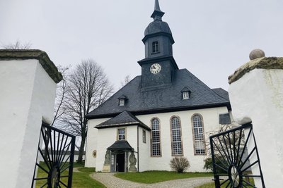 Die alten Aufzeichnungen der Kirchenchronik aus Hormersdorf gibt es jetzt als Buch.