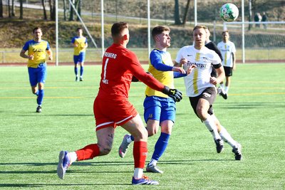 Wie seine Teamkollegen konnte auch Quentin Schubert (Mitte) gegen Freiberg kein Tor für den VfB Annaberg erzielen.
