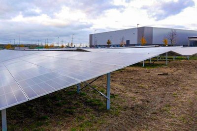 Die Photovoltaik-Freifeldanlage im Siemens-Werk an der Leipziger Straße erzeugt rund 440 Megawattstunden saubere Energie pro Jahr.