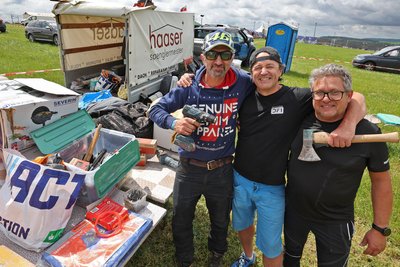 Die Kufsteiner fühlen sich ebenfalls pudelwohl auf dem Ankerberg. Roland Bader, Johann Hechenberger und Rudi Altenburger (v.li.) finden den Sachsenring sogar besser als den Österreichring in ihrer Heimat