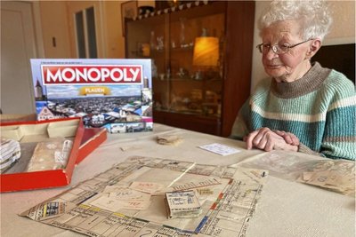 Lieselotte Albert hat die Monopoly-Variante ihre Bruders Wolfgang Albert aufbewahrt.