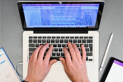 Die Stadt Zwickau will weitere 100 Laptops für Lehrer anschaffen.