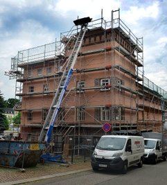 Innen soll bis Freitag alles fertig sein, außen wird noch weiter gebaut.