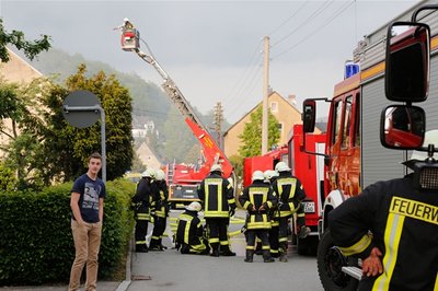 Am Montagabend brannte ein Anbau in Burkhardtsdorf.