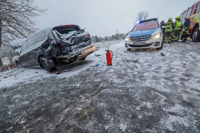 Nach einem Unfall am Freitagmorgen ist die Umleitungsstrecke der B 180 über den alten Sachsenring voll gesperrt worden.
