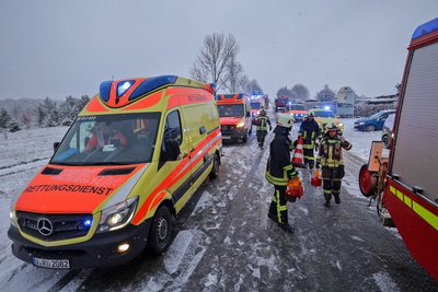 Nach einem Unfall am Freitagmorgen ist die Umleitungsstrecke der B 180 über den alten Sachsenring voll gesperrt worden.