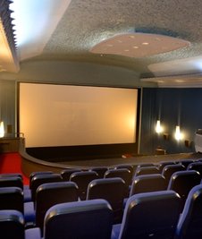 Die neue Bildwand in Kino 1 ist fast dreimal so groß wie die alte.