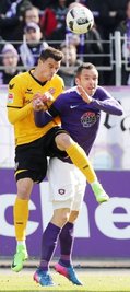 In der vergangenen Saison gab es im Derby nicht nur viele Zweikämpfe, hier Philip Heise (links) gegen Christian Tiffert, sondern vor allem zahlreiche Tore für die Gäste. Der FCE gewann 3:0 in Dresden, Dynamo 4:1 in Aue.