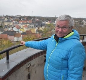 Elke Claus erklärt schon seit drei Jahren den Gästen die Camera Obscura in der Gellertstadt.