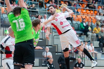 Petr Linhart (rechts, Archivbild) netzte in Oebisfelde achtmal für den HC Einheit Plauen ein.
