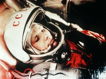             Der Kosmonaut Juri Gagarin kurz vor dem Start zum ersten bemannten Weltraumflug.