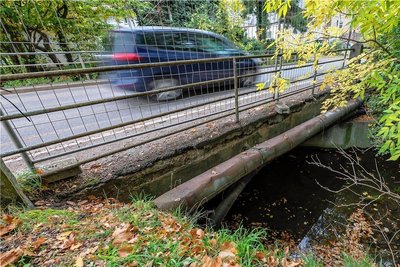 In Richtung Altmittweida: Diese Brücke über den Altmittweidaer Bach muss saniert werden. 