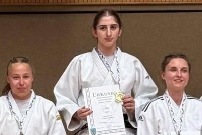 Roza Agumava (Mitte) holte sich am Wochenende souverän den Mitteldeutschen Meistertitel.
